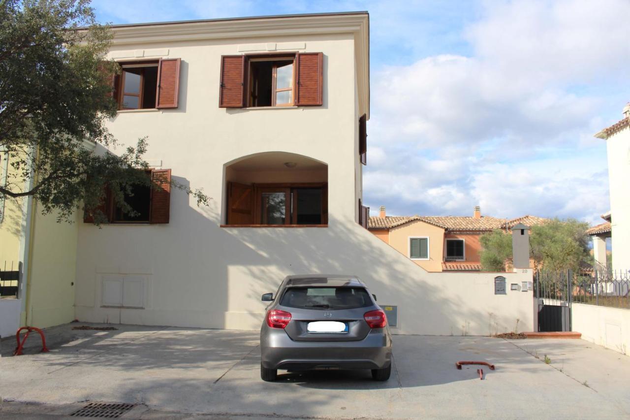 Casa A Due Passi Dal Mare Apartamento Àrbatax Exterior foto