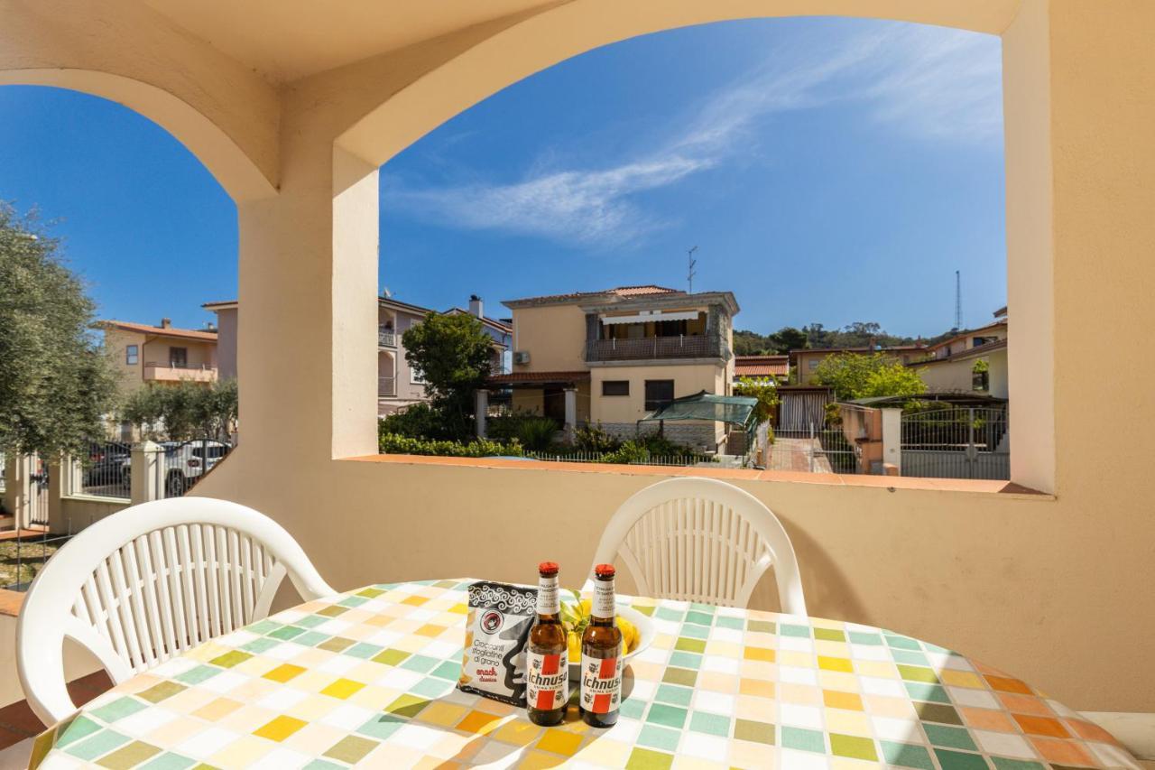 Casa A Due Passi Dal Mare Apartamento Àrbatax Exterior foto